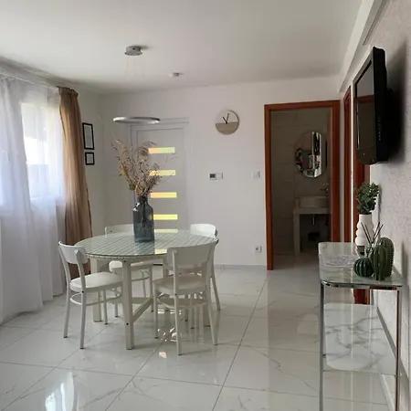 Naluri Apartmán