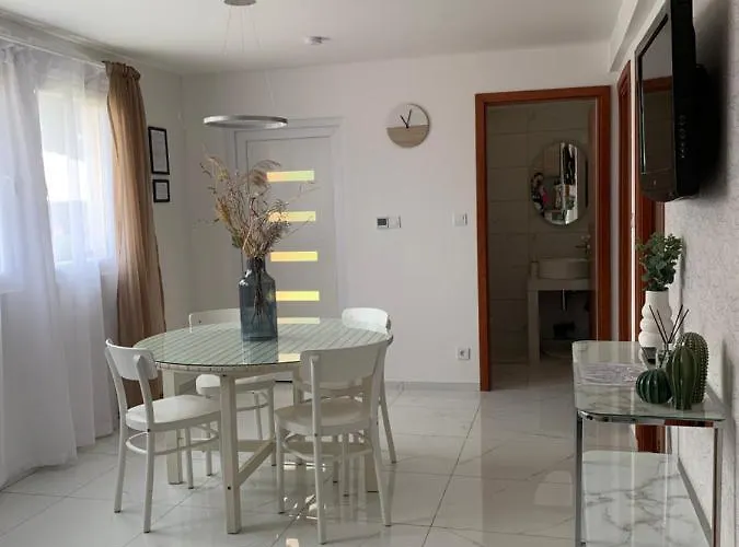 Naluri Apartman